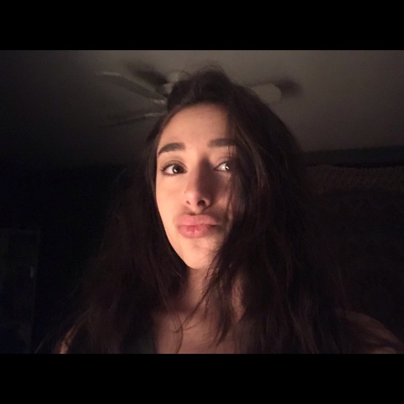 Meet your Posher, Jenna - Picture 2 of 5